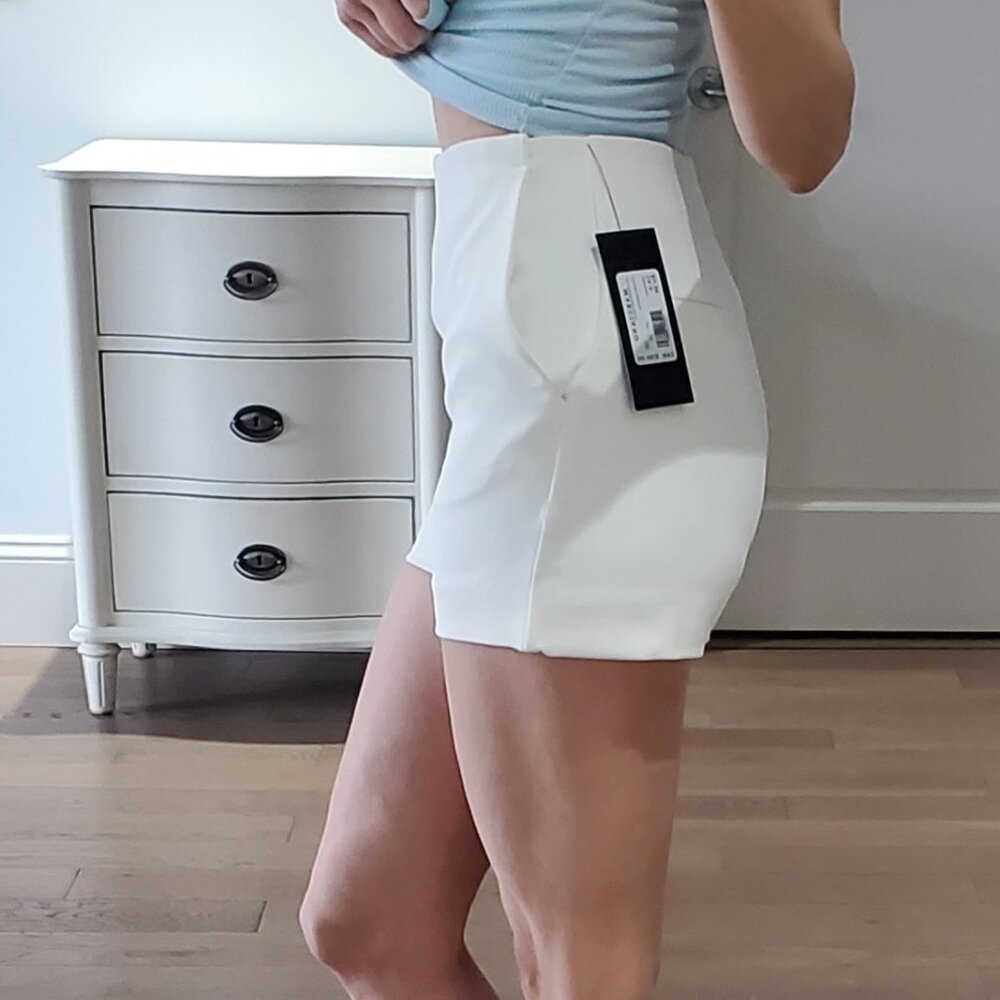 LUXE Marciano Dallas Dress Shorts Cream Brand NEW! NWT - Picture 2 of 13
